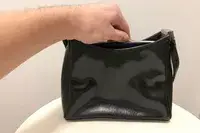 A hand pulling the Kobo Libra Colour out of a handbag