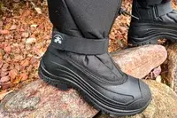 A side view of the Kamik Men