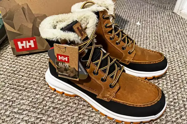 A pair of Helly Hansen Men