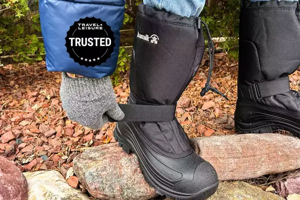 A person fixing the strap on the Kamik Men