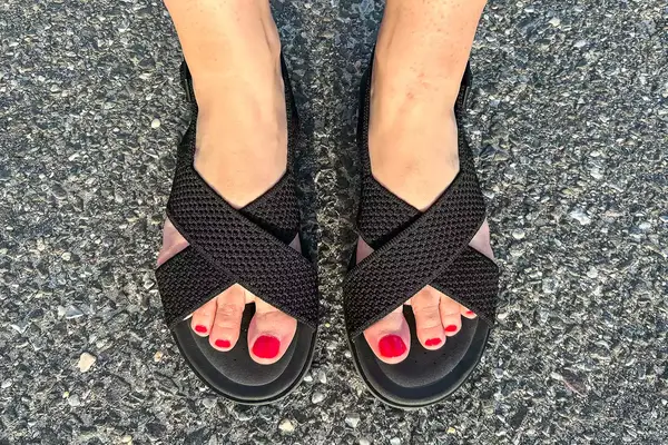 Person wearing Vivaia Arch Pro AdaptAll Sandals (Pamela).