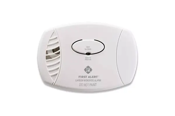 First Alert CO605 Plug-In Carbon Monoxide Detector with Battery Backup , White