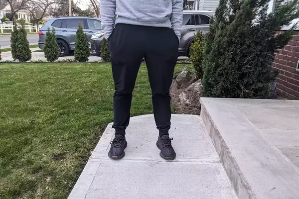 A front view of a person wearing the Alo Yoga Men