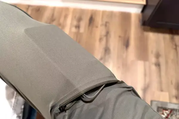 A close-up of a phone in the pocket of the Nomatic Outset Jogger