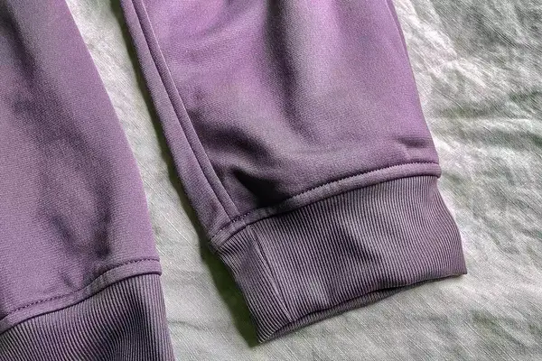 The elasticized cuffs on the bottom of the Under Armour Men