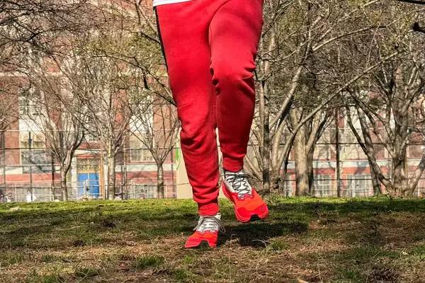 A front view of a person wearing the Nike Sportswear Tech Fleece Men