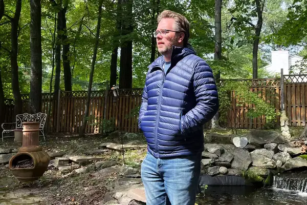 A person wearing the Decathlon Forclaz Men