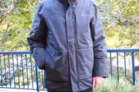 A person wears the Cotopaxi Calidez Men