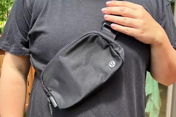 Black lululemon Everywhere Belt Bag slung across a chest