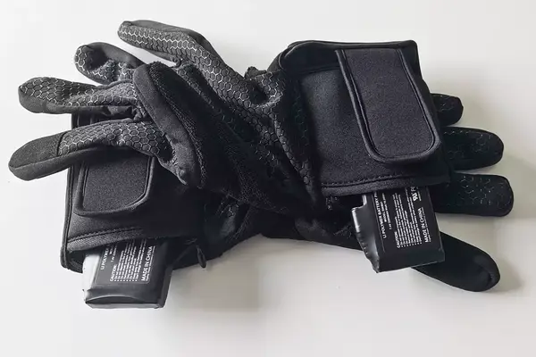 SAVIOR HEAT Heated Glove Liners during charging