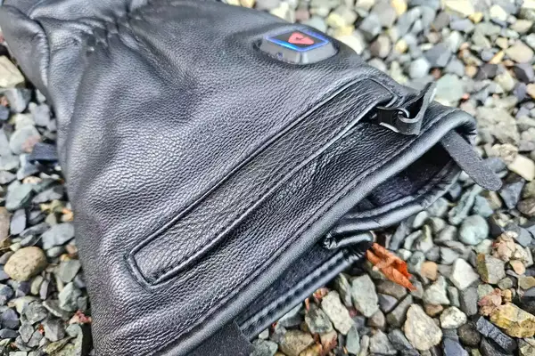 A close-up of the zipper on the Gerbing 7V Hard Knuckle Battery Heated Gloves