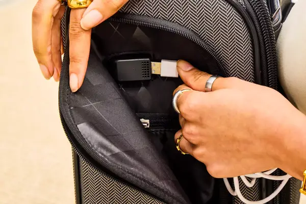 A person plugs a cord into the Hartmann Herringbone Deluxe Underseater