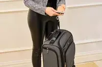 A person weighs the Hartmann Herringbone Deluxe Underseater