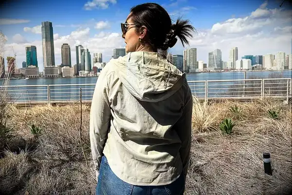 The back of a woman wearing the Hikerkind Trail Sun Hoodie 01
