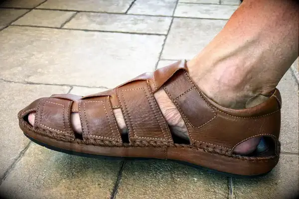 A side view of a person wearing the PIKOLINOS Men