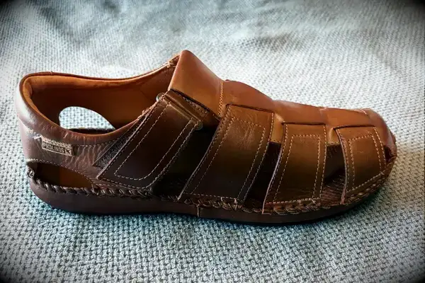 A side view of the PIKOLINOS Men