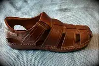 A side view of the PIKOLINOS Men