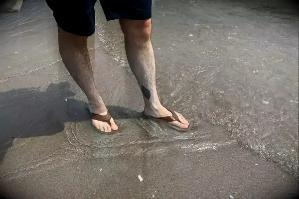 Person wearing Olukai Tuahine Flip Flop at the beach
