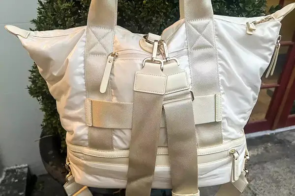 View of the Caraa Sport Tote and all of the straps
