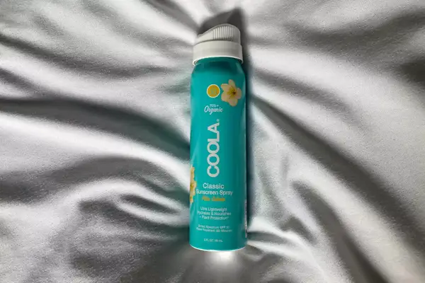 The Longchamp Le Pliage Filet L Mesh Bag holds beach items