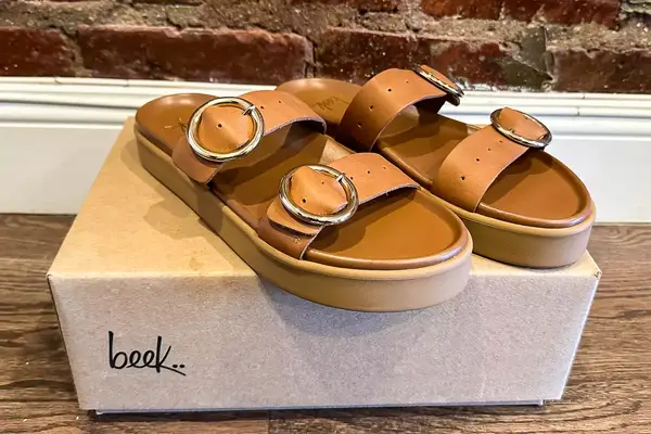 Beek Warbler Leather Platform Platform Leather Slides on the beek box