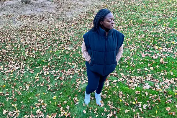 A person wears the Alo Incline Puffer Vest outside