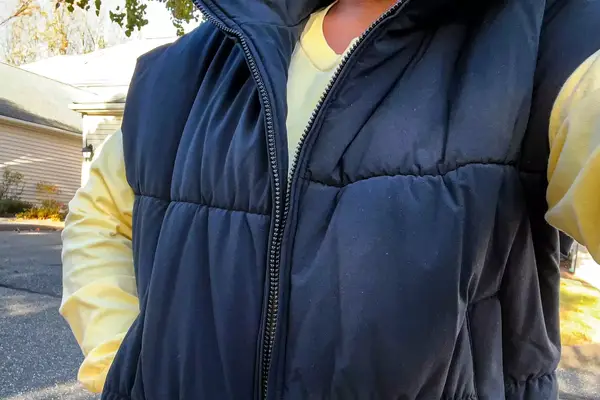 The zipper on the front of the Alo Incline Puffer Vest