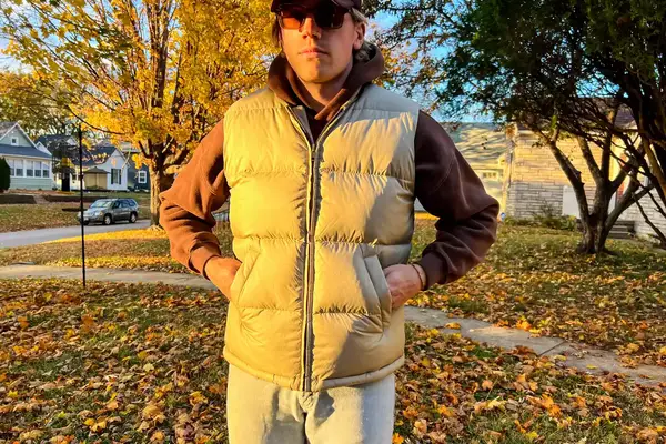 A person with their hands in the pockets of the Eddie Bauer Men