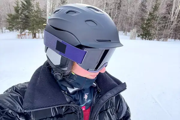 A person on the slopes wearing the Smith Vantage MIPS Snow Helmet