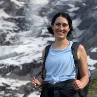 A woman wearing Stio