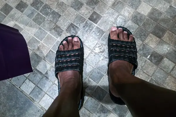 A person wears the TECS Men