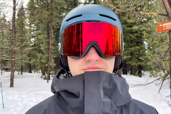 A person wearing the Oakley Line Miner Pro L Snow Goggles while skiing