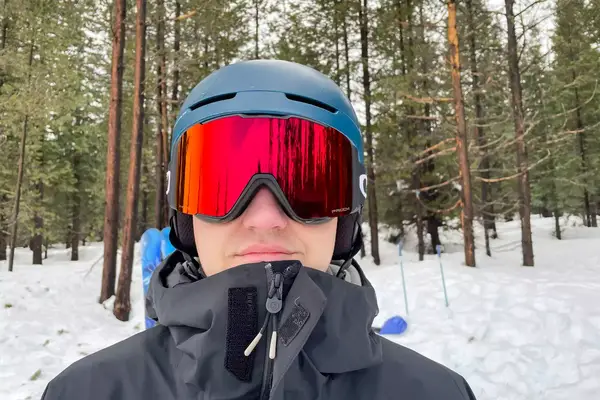 A person wearing the Oakley Line Miner Pro L Snow Goggles while skiing