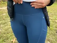 A person pulls up the waist of the FjÃ¤llrÃ¤ven Women