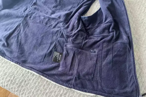 The pocket on the inside of the Ororo Women’s Heated Recycled Fleece Vest