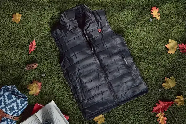 The brand logo on the inside of the Foxelli Women