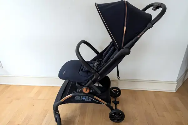 A side view of the Peg Perego Volo Compact Stroller