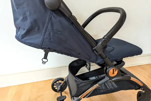 A side view of the Peg Perego Volo Compact Stroller