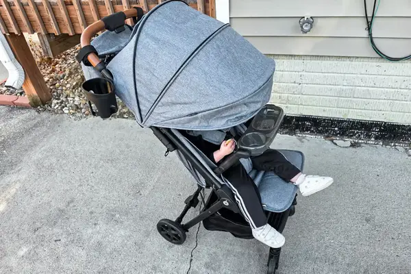 A child in the Zoe The Traveler Stroller
