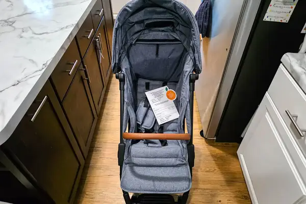 A front view of the Zoe The Traveler Stroller