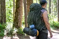 A hiker wearing a Osprey Kestrel 58L Men