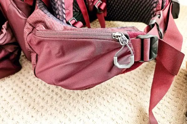 A zipper on the strap of the Gregory Women