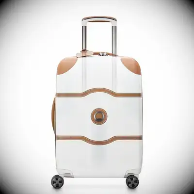 A person opening the BÃ©is The Weekender Travel Bag