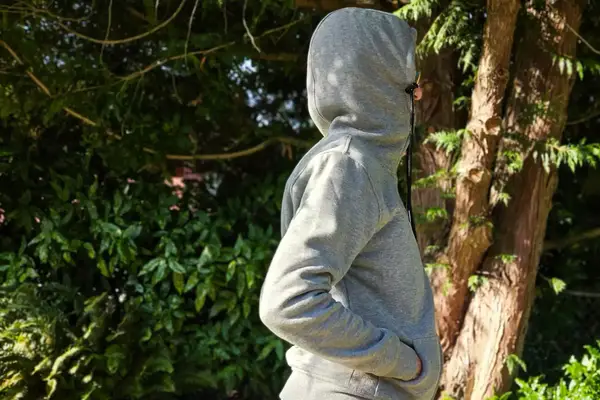 A person facing to the side while wearing the Gobi Heat Ridge Women