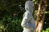 A person facing to the side while wearing the Gobi Heat Ridge Women