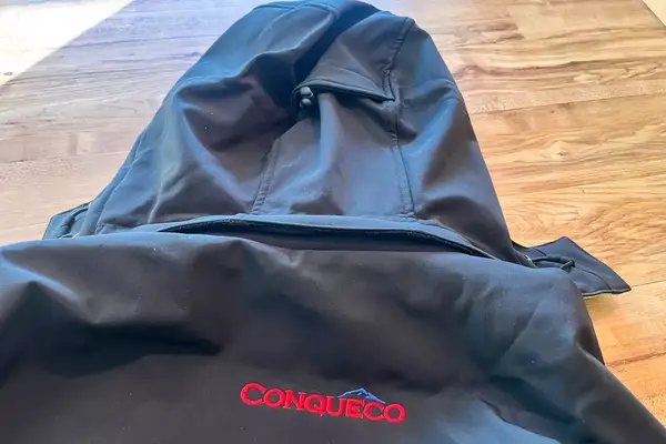 A close-up of the hood of the Conqueco Men