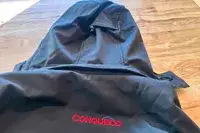 A close-up of the hood of the Conqueco Men