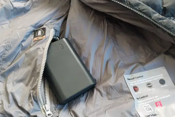 The inside pocket with a battery back for the Venture Heat Men