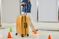 A person wheels the Samsonite Proxis Medium Spinner around cones