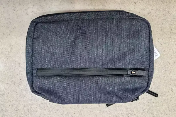 The front zipper on the Aer Travel Kit 2